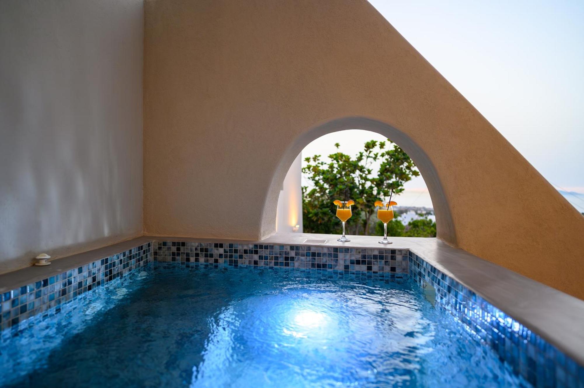 Galaria Serenity Suites Vóthon Esterno foto