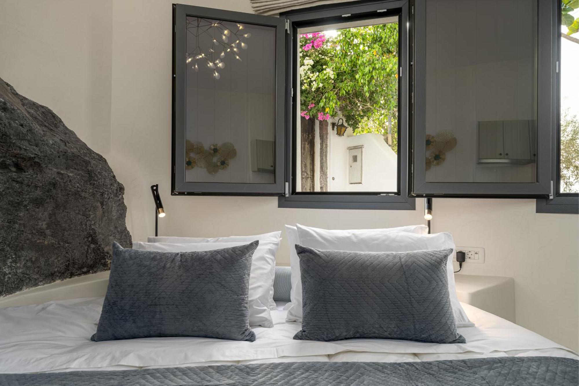 Galaria Serenity Suites Vóthon Esterno foto